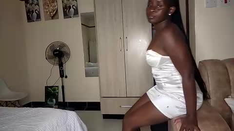 sexyreddebony online show from February 27, 2:54 pm