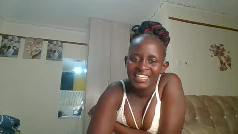 sexyreddebony online show from January 1, 4:07 pm