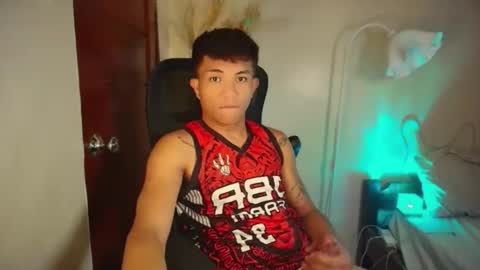 shake_raytow34 online show from June 3, 4:23 pm