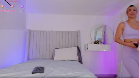 shelynna_azzul online show from May 21, 11:50 am