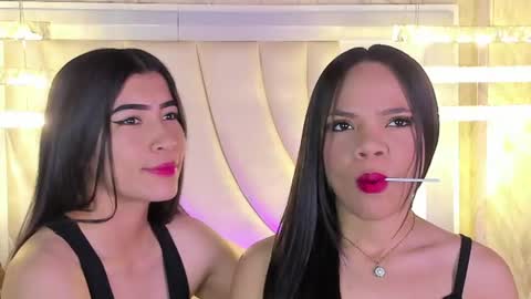 Siara and Zoe tattoo online show from July 7, 11:20 pm