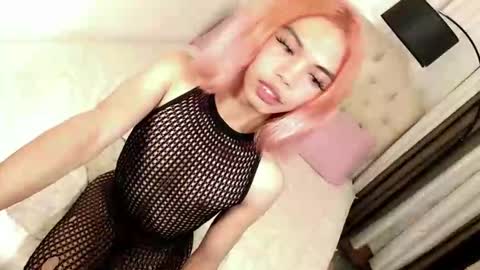 skinnytrans69 online show from May 28, 2:04 pm
