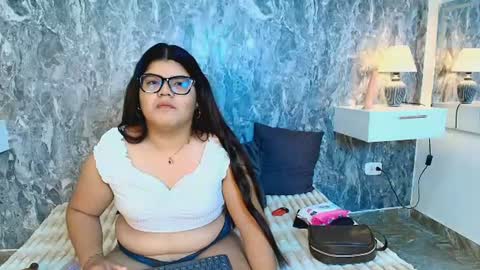 sky_white_ online show from July 8, 11:57 am