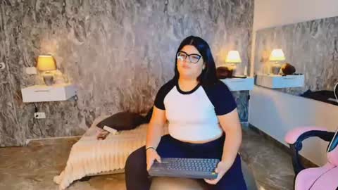 sky_white_ online show from July 6, 12:02 pm