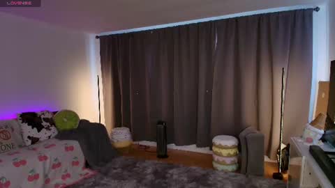 Skye Watson online show from July 14, 6:57 pm