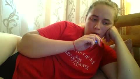 skyressie333 online show from August 2, 4:20 pm