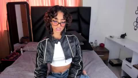 slutty_venus7 online show from July 14, 6:35 pm
