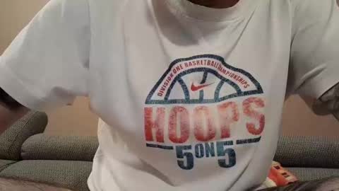 smallone8825 online show from June 4, 5:30 pm