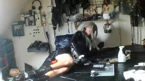 smokeslut365 online show from June 10, 5:50 am