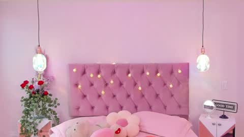 sofiabloomm online show from June 12, 7:57 pm