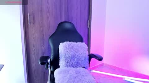 Sophie  online show from August 8, 6:01 am