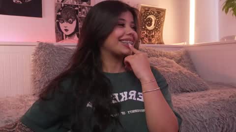 Sophiee  online show from May 13, 7:01 pm