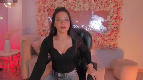 Sophie Houston online show from May 6, 3:23 am