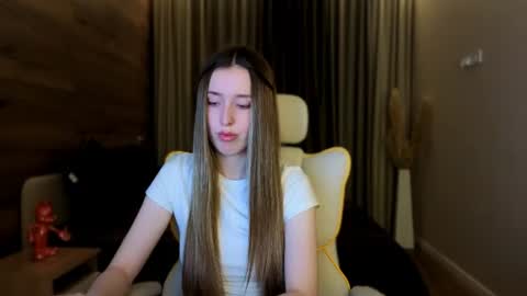 Chloe online show from July 15, 7:07 pm