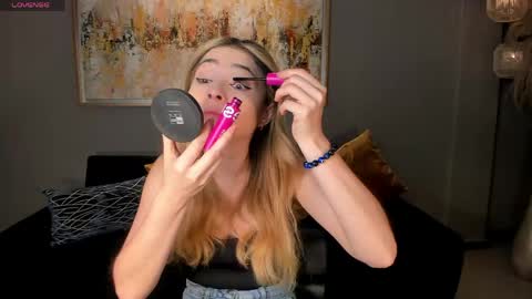 Stacy Woods online show from June 3, 11:46 am