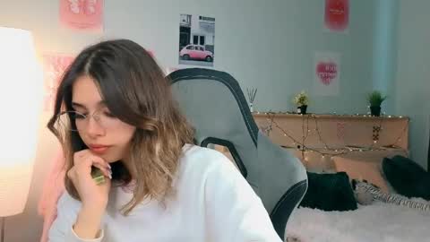 Sara online show from May 31, 1:32 pm