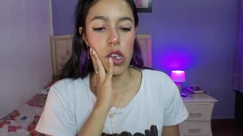 Stephania online show from May 8, 4:56 pm