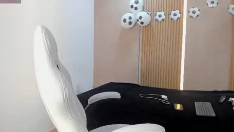 Stephany online show from June 20, 8:04 pm