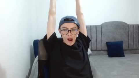 stiv_grant online show from May 9, 1:44 am