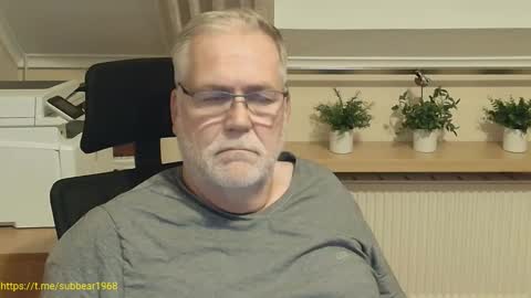 subbear1968 online show from June 8, 8:10 pm