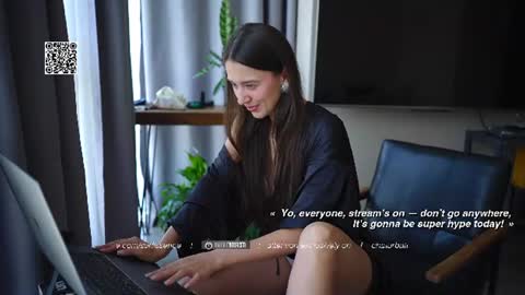 SOFIA  DAMIEN   PVT MODEL online show from August 5, 10:45 am