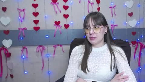 SusieMultigirl online show from March 12, 8:30 am