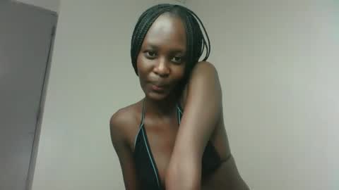 Petite Queen online show from March 2, 3:48 pm