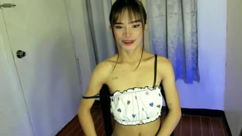 sweet_kyliexx online show from June 15, 5:43 am