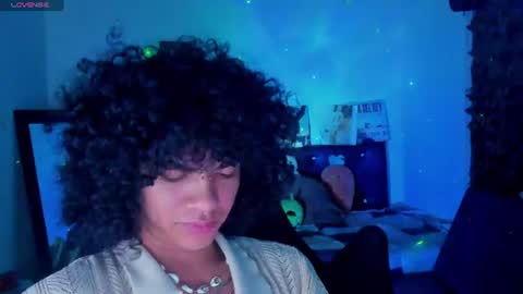 Steven independent model online show from July 6, 5:04 pm