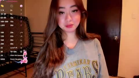 Zoe online show from June 11, 5:00 pm