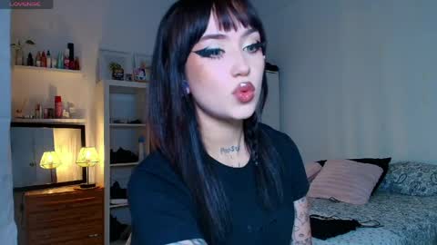 Cami 3 online show from May 21, 10:00 am