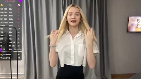 Melissa online show from June 13, 3:11 pm
