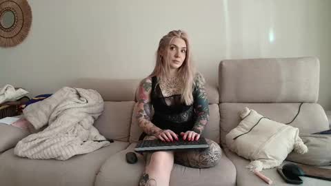 tattoobbgirl online show from May 22, 2:46 pm