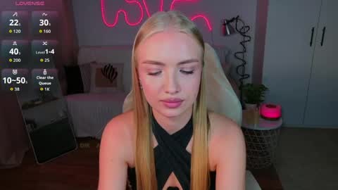 TessaHamilton online show from May 29, 2:48 pm