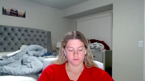 thatprettyblondegirl online show from December 19, 2:12 am