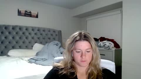 thatprettyblondegirl online show from December 18, 2:21 am