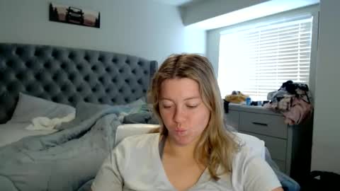 thatprettyblondegirl online show from March 6, 6:16 pm
