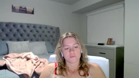 thatprettyblondegirl online show from February 19, 2:01 am