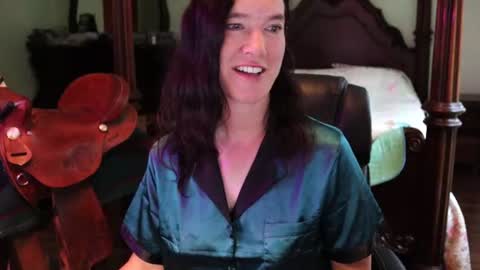 ThornburyRose online show from June 17, 12:43 pm