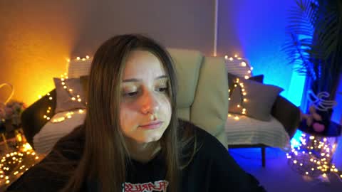tinynataliee online show from May 17, 9:24 pm