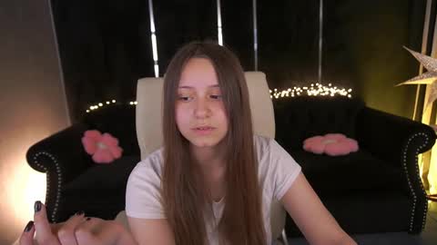 tinynataliee online show from May 22, 9:10 pm