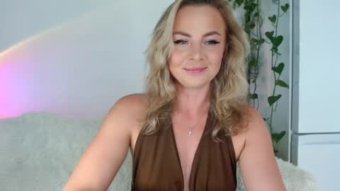 tokens_are_sexy online show from July 3, 9:30 pm