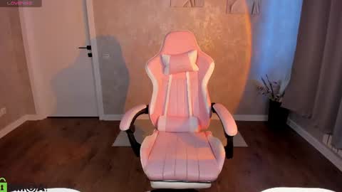 tracey_gill online show from June 17, 9:14 am