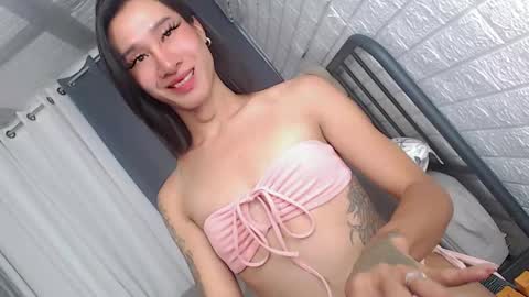 Chloe online show from May 6, 11:00 pm