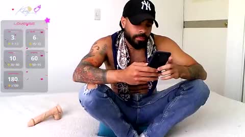 Hunter man online show from May 28, 7:23 pm
