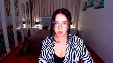 TriciaDaisy online show from May 11, 2:56 pm