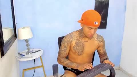 tyler_bell_ online show from May 20, 4:53 am