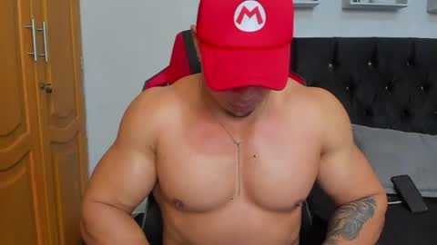 tyler_hank1 online show from June 25, 5:12 am