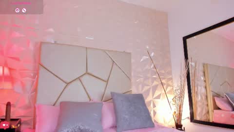 tynnafoxx online show from June 23, 9:32 pm