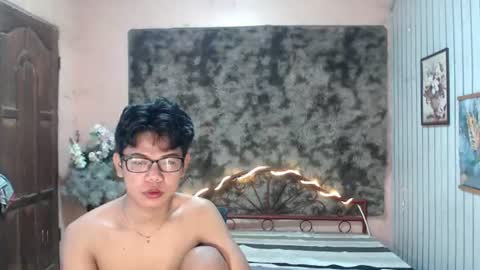 urdreamboy_doms online show from August 9, 8:20 am
